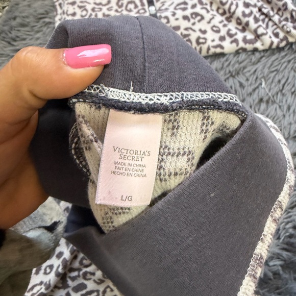 ⭐️Victoria Secret Leopard Print Women's Jumpsuit L - Picture 2 of 3